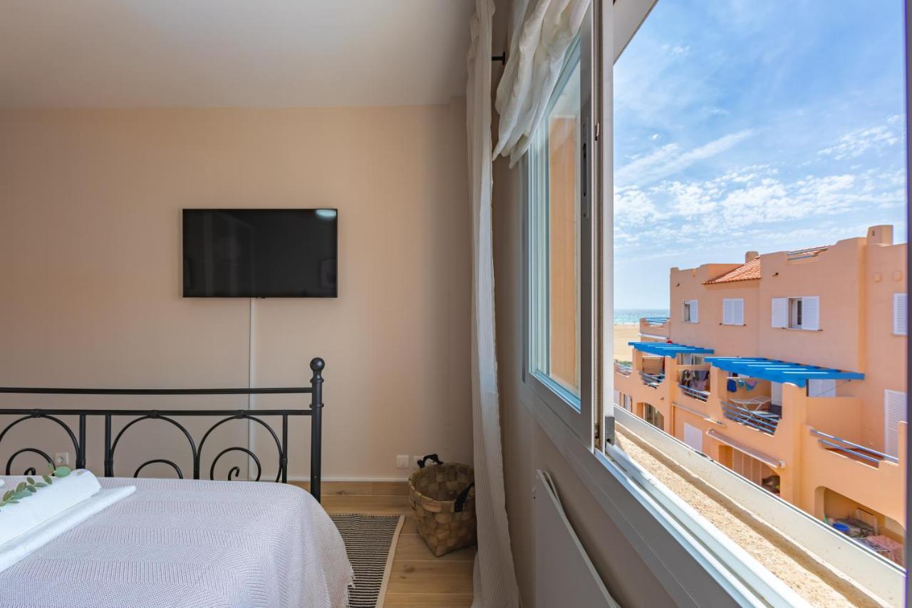 Beachfront, Pool, Terrace, Garage & Fibre Internet Tarifa Bagian luar foto