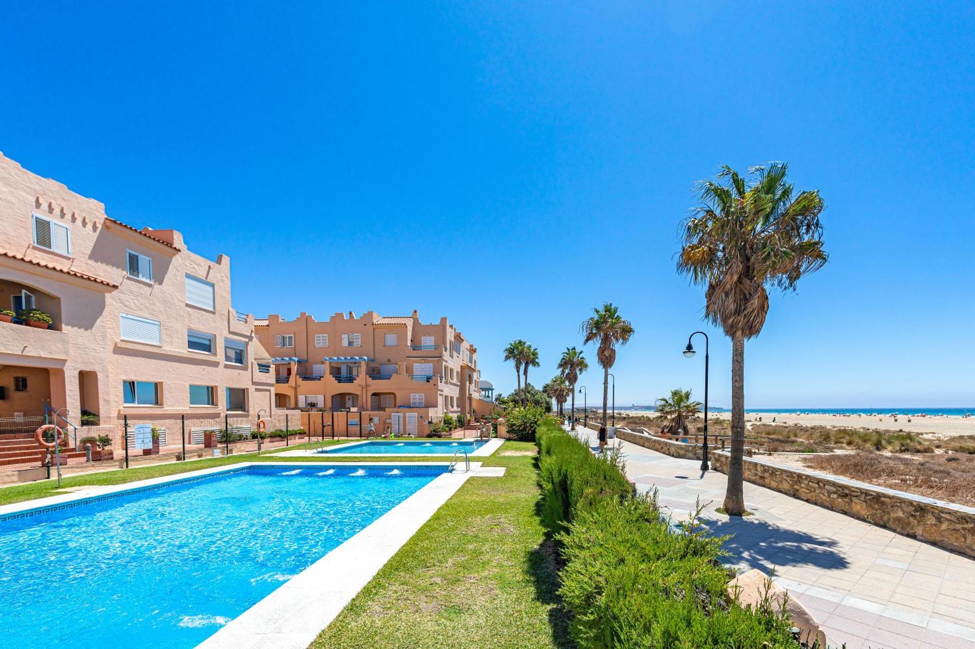 Beachfront, Pool, Terrace, Garage & Fibre Internet Tarifa Bagian luar foto